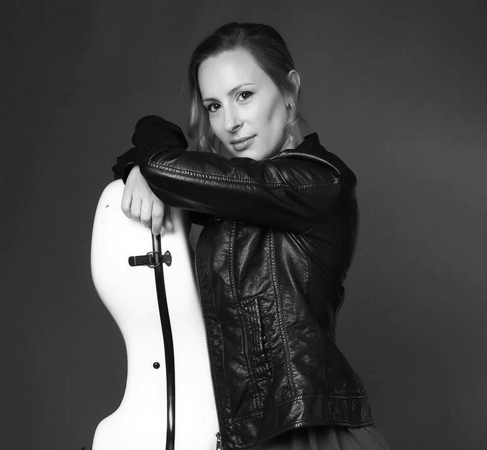 Elisabeth Wiklander leaning on cello case